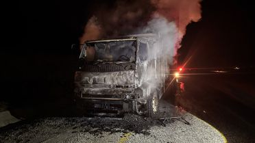 Oltu'da Park Halindeki Kamyon Yandı