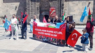 Erzurum'da Sağlık Çalışanlarından Protesto Yürüyüşü