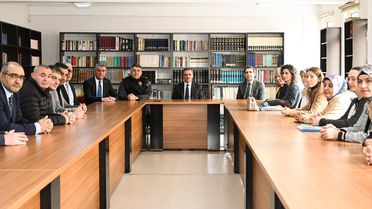 Vali Baruş, Öğrencilere Erzurumspor Forması Hediye Etti