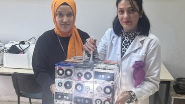 Kadınlardan Müzik Kasetinden Abajur