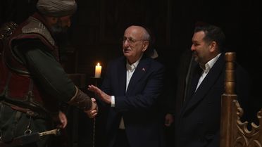 İsmail Kahraman'dan 'Asırlık Gece' Dizi Performansı