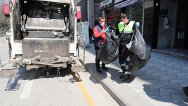 Eskişehir'de Evden 5 Kamyon Çöp Çıkarıldı