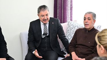 Vali Yılmaz, Depremzedeleri Ziyaret Etti
