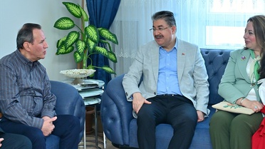 Vali Yılmaz Anneler Günü'nde Koruyucu Aileyi Ziyaret Etti