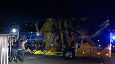 Fenerbahçe'de Derbi Sonrası Taraftar Tepkisi: Otobüse Yabancı Madde ve İstifa Tezahüratları