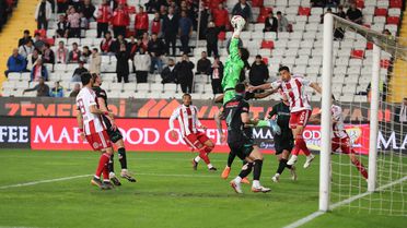 Antalyaspor ve Konyaspor Golsüz Berabere Kaldı