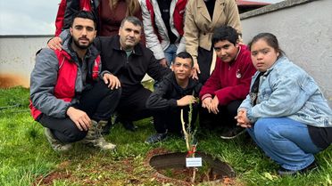 İslahiye'de Özel Eğitim Öğrencilerinden Fidan Dikimi