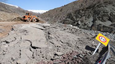 Hakkari'de Heyelan: Ulaşım ve Tesis Hasar Gördü
