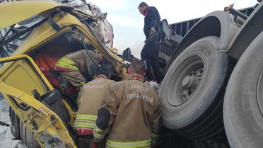 İskenderun'da Tır Kazası: 3 Yaralı