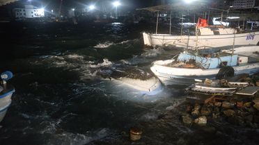 Hatay'da Fırtına: 7 Tekne Alabora, Çatılar Uçtu