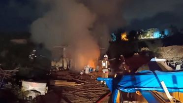 Belen'de Otobüs ve Konteyner Yangını