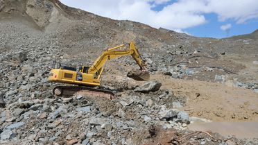 Hakkari'de Heyelan: Ulaşım Yeniden Başlatılmaya Çalışılıyor