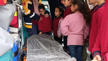 Hizan'da Öğrencilere Ambulans Tanıtımı