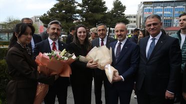 İçişleri Bakan Yardımcısı Turan, AK Parti Van İl Başkanlığını ziyaret etti Açıklaması