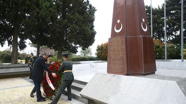 İçişleri Bakanı Mustafa Çiftçi, Bakü'de şehitlikleri ziyaret etti Açıklaması