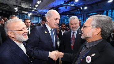 İran Heyeti, Törende Katliam Çantasını Getirdi