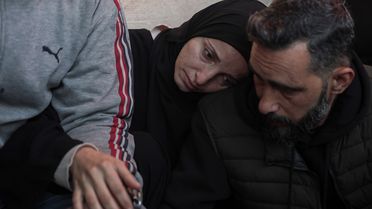 İsrail'in Gazze'ye saldırılarında hayatını kaybeden Al Jazeera muhabiri son yolculuğuna uğurlandı