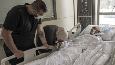 İsrail Saldırısında Yaralanan Genç Yaşam Mücadelesi Veriyor