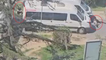 İsrail konsolosluğu önündeki çatışmanın en kritik anı! Kahraman polis teröristi böyle vurdu