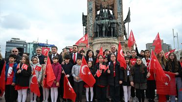 23 Nisan Töreni Taksim'de Gerçekleşti