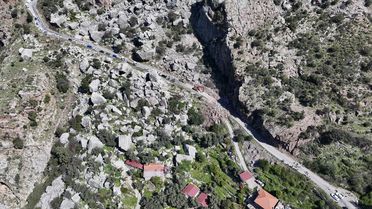 Fethiye'de Kaya Düşmesi, Yol Kapatıldı