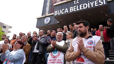 İzmir'de Memurlar 1 Gün İş Bıraktı