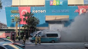 İzmir'de Dolmuşta Yangın: Hasar Meydana Geldi