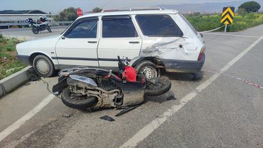İzmir'de otomobille çarpışan motosikletin sürücüsü öldü
