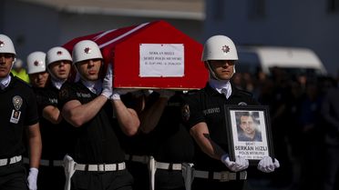 İzmir'de trafik kazasında şehit olan polis Serkan Hızlı için tören düzenlendi