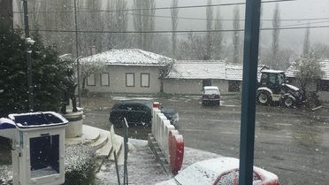 İzmir'in yüksek kesimlerine kar yağdı