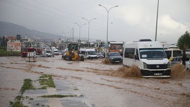 Kahramanmaraş'ta sağanak hayatı felç etti