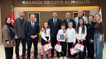 Karabük Belediye Başkanı Çetinkaya, 23 Nisan dolayısıyla öğrencileri ağırladı