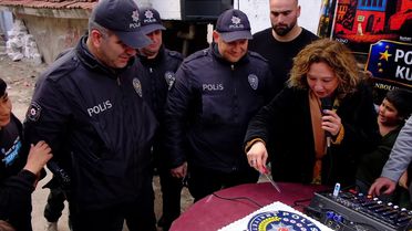 Polise Sürpriz Kutlama