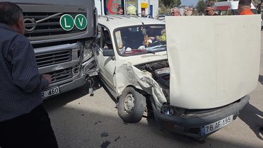 Tırla Çarpışan Otomobilin Sürücüsü Yaralandı