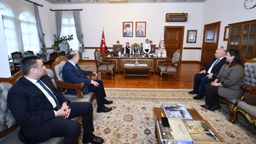 Kastamonu'da ilkokul öğrencileri Vali Dallı'yı ziyaret etti
