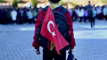 Kastamonu'da Öğrenciler Bayraklarla Okula Geldi