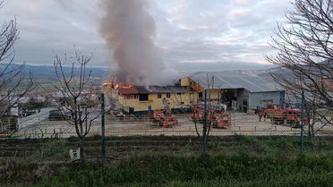 Tosya'da Fabrika Yangını Kontrol Altına Alındı