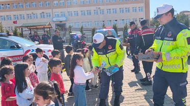 Jandarmadan Anaokuluna Trafik Güvenliği Eğitimi