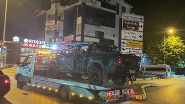 Gölcük'te Trafik Kazası: İki Yaralı