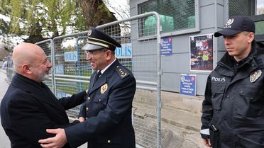 Başkan Çolakbayrakdar'dan Polislere Ziyaret