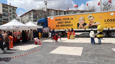 LÖSEV'den Sivas'ta İyilikler Tırı