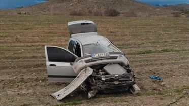 Malatya'da Devrilen Otomobilde Anne ve İki Çocuğu Yaralandı
