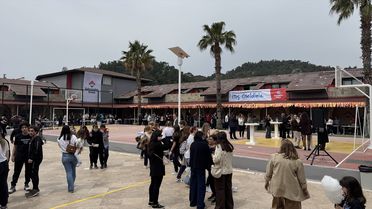 Marmaris'te Kermesle Öğrencilere Destek