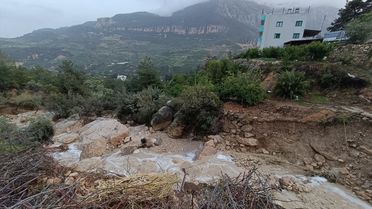 Silifke'de Sağanak Yağış Yolda Çökme ve Zararlar Oluşturdu