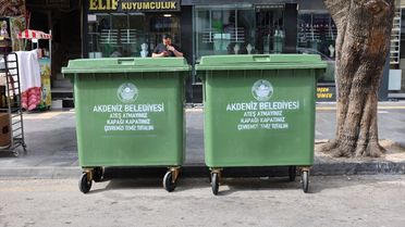 Mersin'de Çöp Konteynerleri Yenilendi