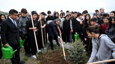 Milli Eğitim Bakanı Tekin, Şehit Öğretmenler Abidesi'ni ziyaret etti Açıklaması