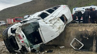 Muş'ta Minibüs Devrildi: 16 Yaralı