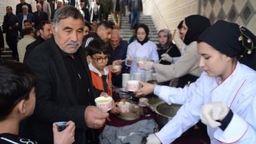 Öğrencilerden Çorba İkramı
