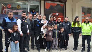 Muş'ta polis ekipleri, Vatan Kahramanları Yardımlaşma ve Dayanışma Derneği'ni ziyaret etti