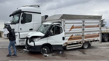 Nevşehir'de Tır-Kamyonet Çarpıştı